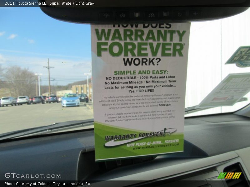 Super White / Light Gray 2011 Toyota Sienna LE