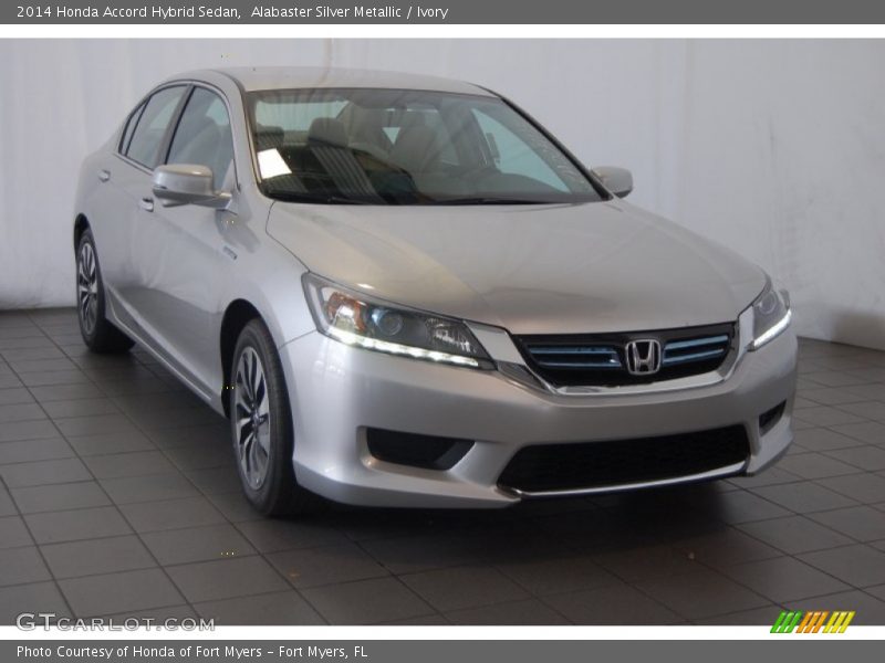 Front 3/4 View of 2014 Accord Hybrid Sedan