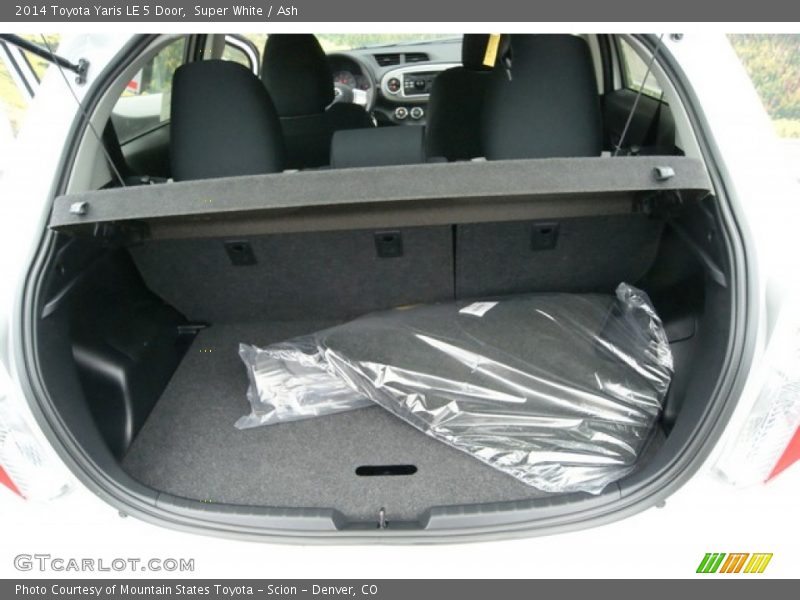 Super White / Ash 2014 Toyota Yaris LE 5 Door