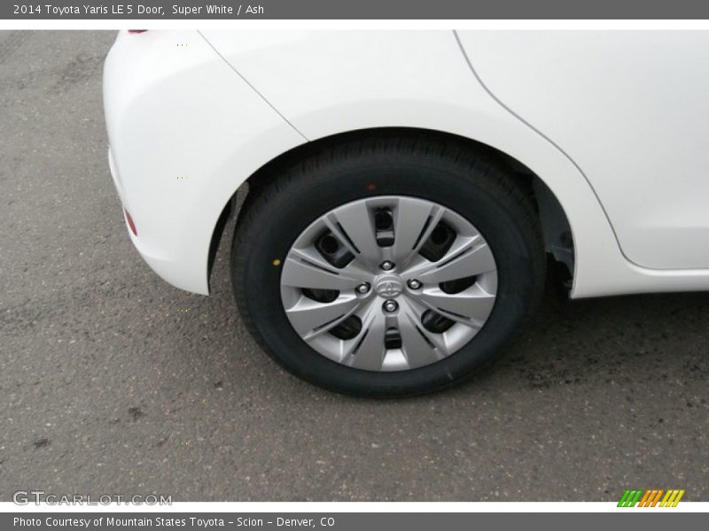 Super White / Ash 2014 Toyota Yaris LE 5 Door