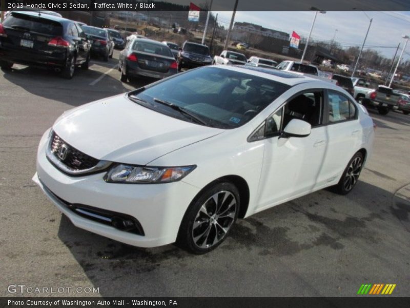 Front 3/4 View of 2013 Civic Si Sedan