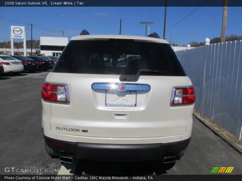 Cream White / Tan 2008 Saturn Outlook XR