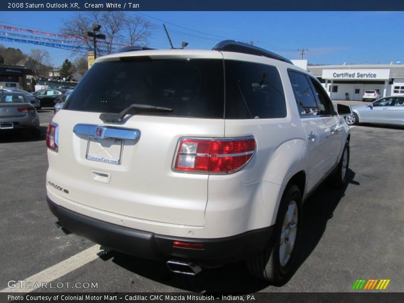 Cream White / Tan 2008 Saturn Outlook XR