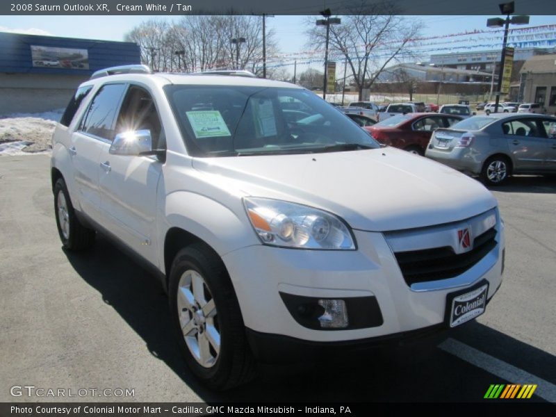 Cream White / Tan 2008 Saturn Outlook XR