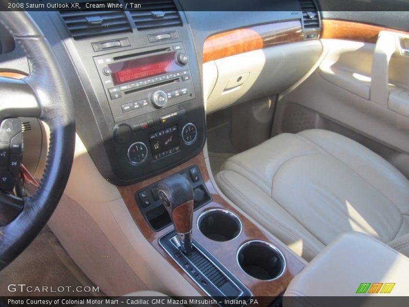 Cream White / Tan 2008 Saturn Outlook XR