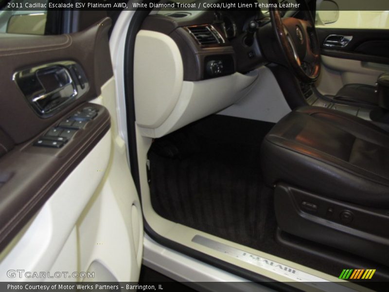 White Diamond Tricoat / Cocoa/Light Linen Tehama Leather 2011 Cadillac Escalade ESV Platinum AWD