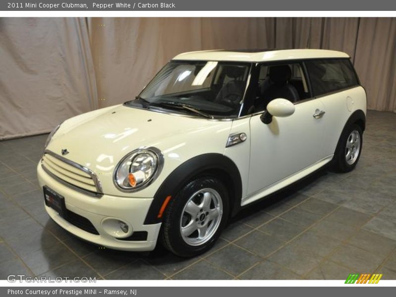 Pepper White / Carbon Black 2011 Mini Cooper Clubman
