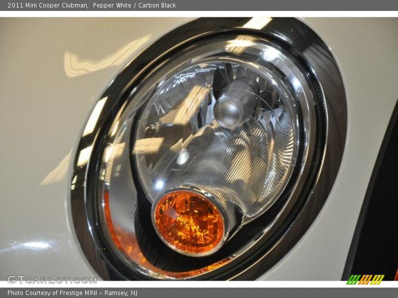 Pepper White / Carbon Black 2011 Mini Cooper Clubman