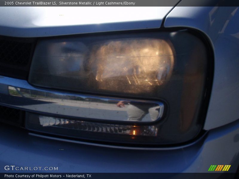 Silverstone Metallic / Light Cashmere/Ebony 2005 Chevrolet TrailBlazer LS