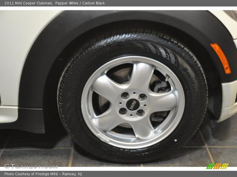 Pepper White / Carbon Black 2011 Mini Cooper Clubman