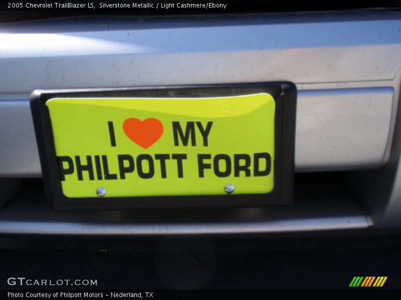 Silverstone Metallic / Light Cashmere/Ebony 2005 Chevrolet TrailBlazer LS