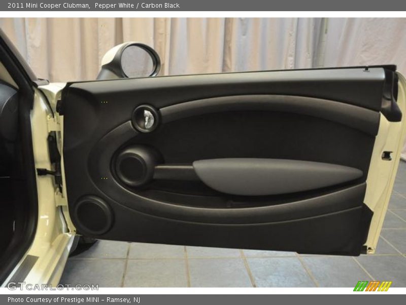 Pepper White / Carbon Black 2011 Mini Cooper Clubman