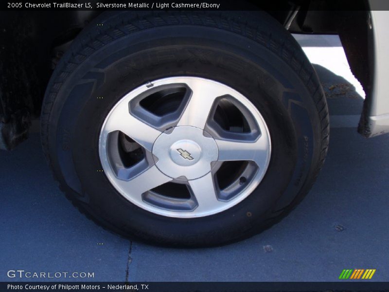 Silverstone Metallic / Light Cashmere/Ebony 2005 Chevrolet TrailBlazer LS