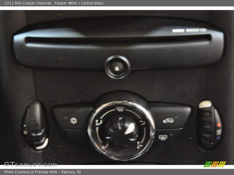 Pepper White / Carbon Black 2011 Mini Cooper Clubman