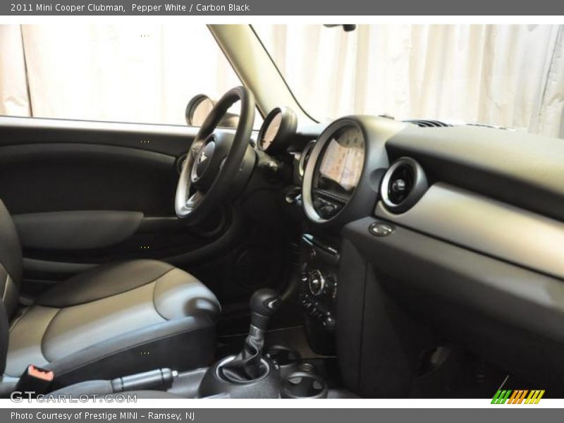 Pepper White / Carbon Black 2011 Mini Cooper Clubman