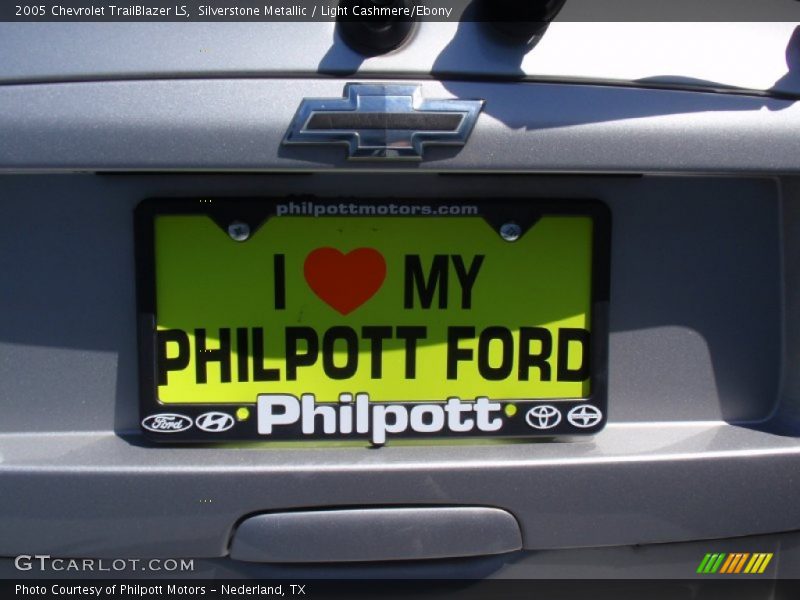 Silverstone Metallic / Light Cashmere/Ebony 2005 Chevrolet TrailBlazer LS