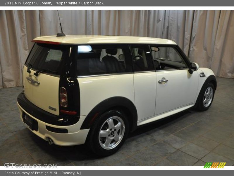 Pepper White / Carbon Black 2011 Mini Cooper Clubman