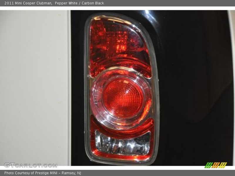 Pepper White / Carbon Black 2011 Mini Cooper Clubman