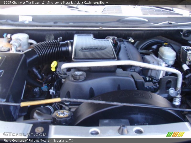 Silverstone Metallic / Light Cashmere/Ebony 2005 Chevrolet TrailBlazer LS