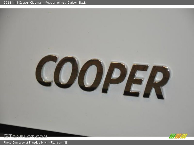 Pepper White / Carbon Black 2011 Mini Cooper Clubman