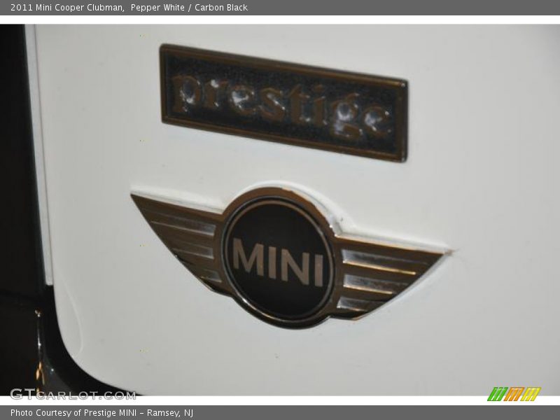 Pepper White / Carbon Black 2011 Mini Cooper Clubman