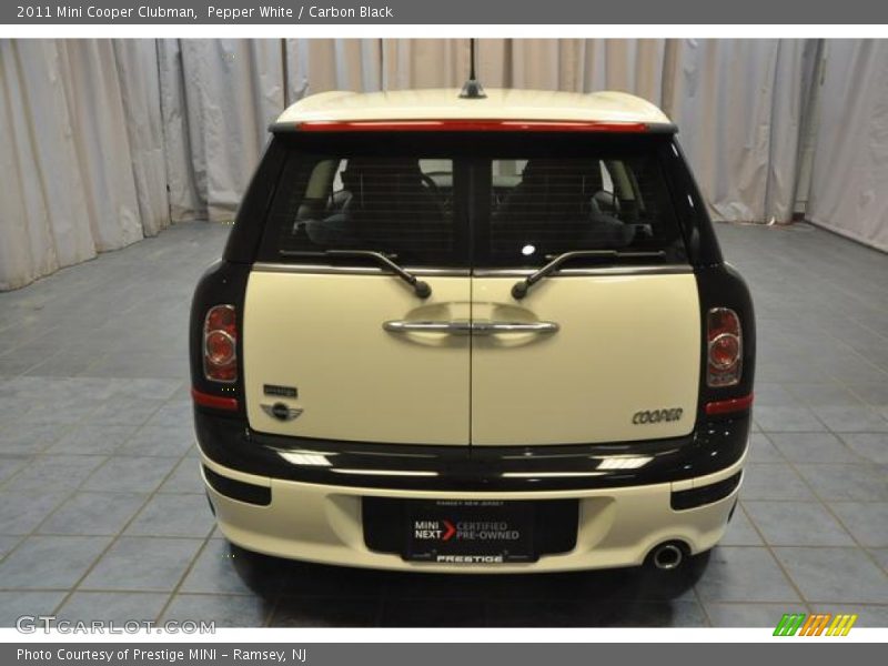 Pepper White / Carbon Black 2011 Mini Cooper Clubman