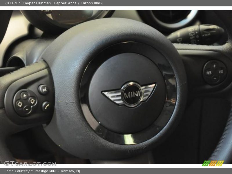 Pepper White / Carbon Black 2011 Mini Cooper Clubman
