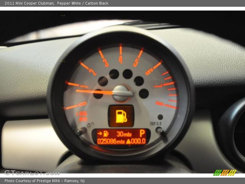 Pepper White / Carbon Black 2011 Mini Cooper Clubman