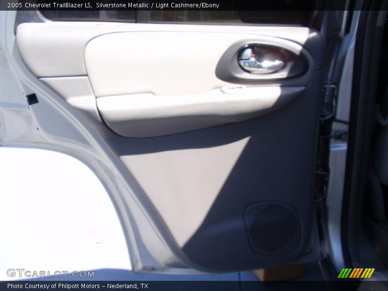 Silverstone Metallic / Light Cashmere/Ebony 2005 Chevrolet TrailBlazer LS