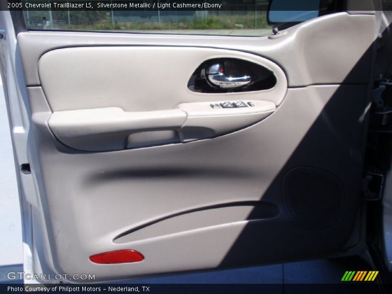 Silverstone Metallic / Light Cashmere/Ebony 2005 Chevrolet TrailBlazer LS