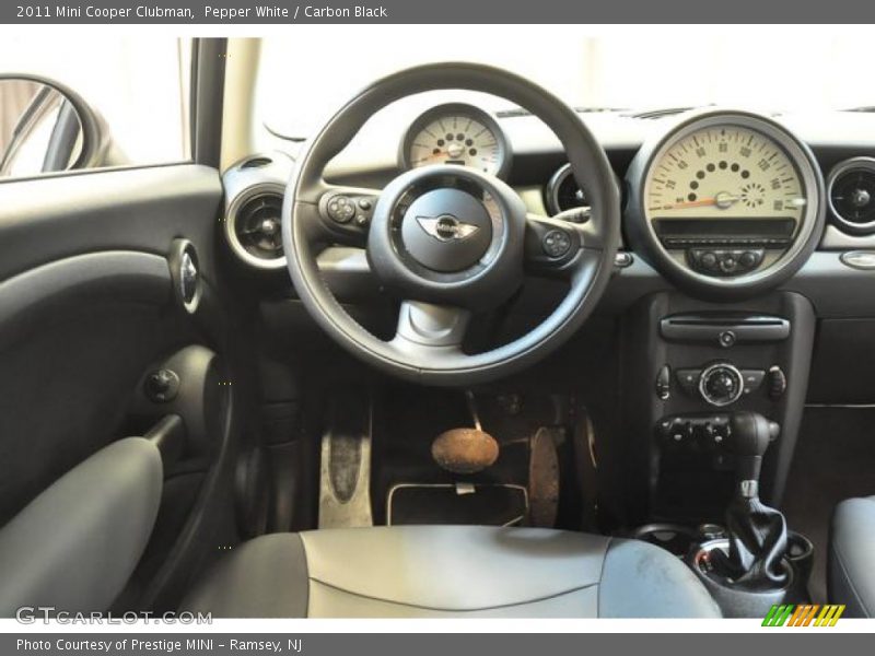 Pepper White / Carbon Black 2011 Mini Cooper Clubman