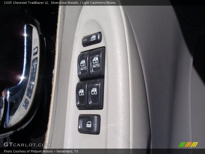 Silverstone Metallic / Light Cashmere/Ebony 2005 Chevrolet TrailBlazer LS