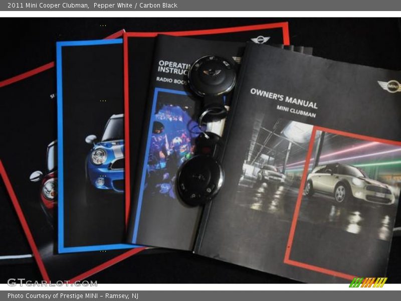 Pepper White / Carbon Black 2011 Mini Cooper Clubman