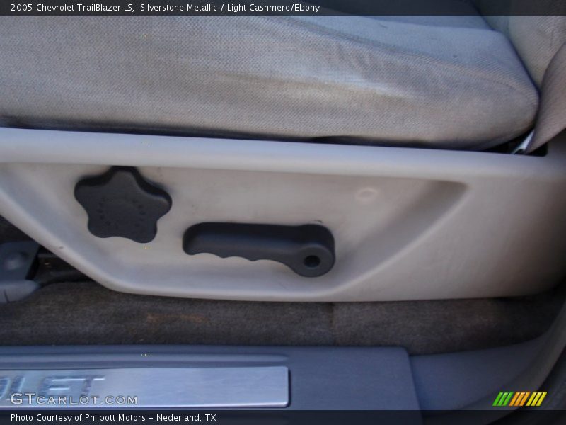 Silverstone Metallic / Light Cashmere/Ebony 2005 Chevrolet TrailBlazer LS