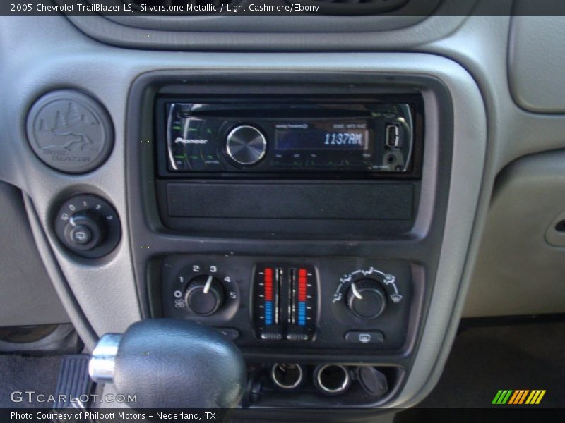 Silverstone Metallic / Light Cashmere/Ebony 2005 Chevrolet TrailBlazer LS