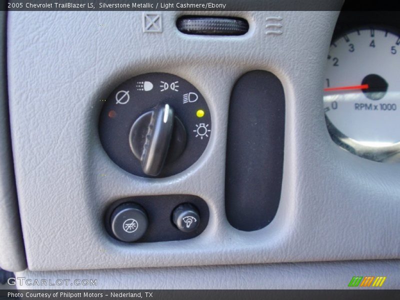 Silverstone Metallic / Light Cashmere/Ebony 2005 Chevrolet TrailBlazer LS
