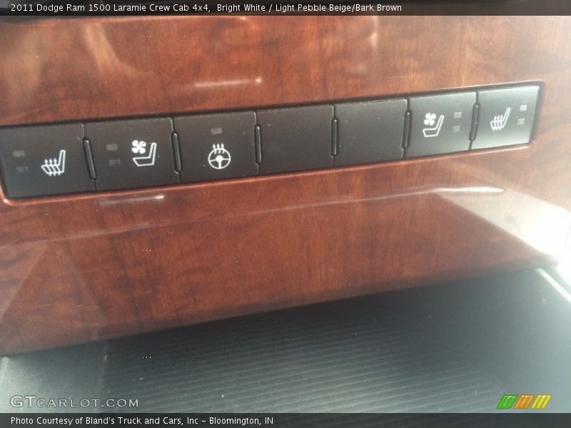 Bright White / Light Pebble Beige/Bark Brown 2011 Dodge Ram 1500 Laramie Crew Cab 4x4