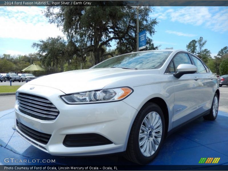 Front 3/4 View of 2014 Fusion Hybrid S