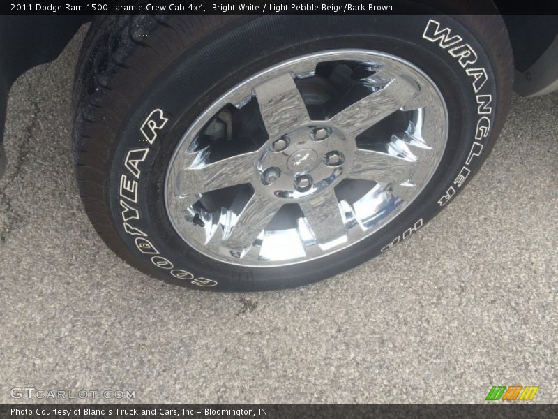 Bright White / Light Pebble Beige/Bark Brown 2011 Dodge Ram 1500 Laramie Crew Cab 4x4