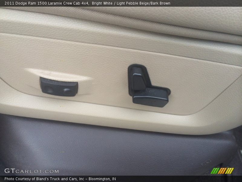 Bright White / Light Pebble Beige/Bark Brown 2011 Dodge Ram 1500 Laramie Crew Cab 4x4