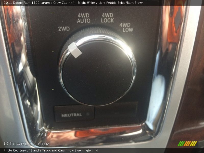 Bright White / Light Pebble Beige/Bark Brown 2011 Dodge Ram 1500 Laramie Crew Cab 4x4