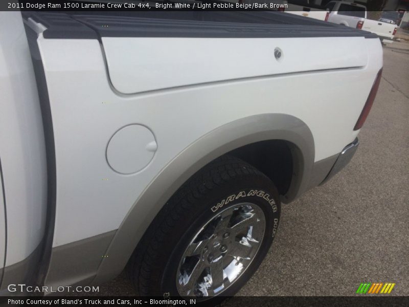 Bright White / Light Pebble Beige/Bark Brown 2011 Dodge Ram 1500 Laramie Crew Cab 4x4