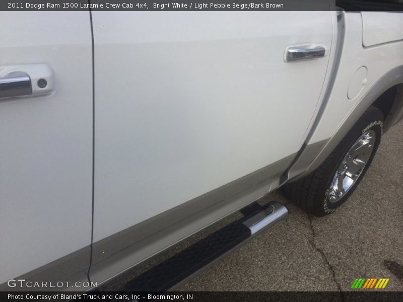 Bright White / Light Pebble Beige/Bark Brown 2011 Dodge Ram 1500 Laramie Crew Cab 4x4