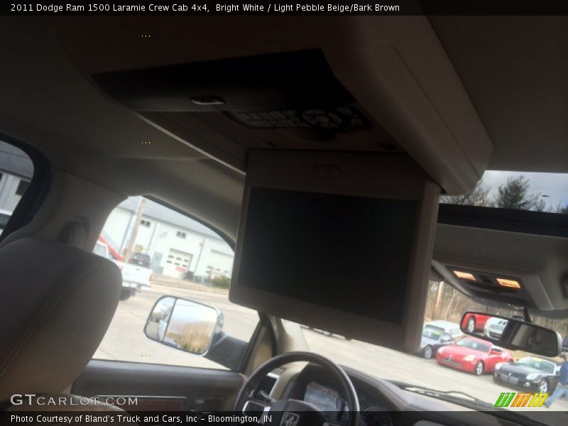Bright White / Light Pebble Beige/Bark Brown 2011 Dodge Ram 1500 Laramie Crew Cab 4x4