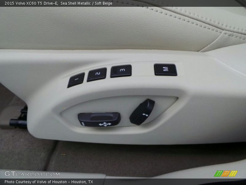 Sea Shell Metallic / Soft Beige 2015 Volvo XC60 T5 Drive-E