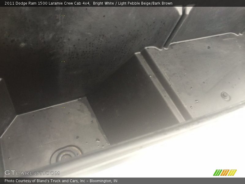 Bright White / Light Pebble Beige/Bark Brown 2011 Dodge Ram 1500 Laramie Crew Cab 4x4