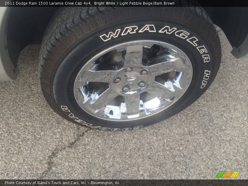 Bright White / Light Pebble Beige/Bark Brown 2011 Dodge Ram 1500 Laramie Crew Cab 4x4