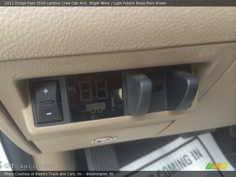 Bright White / Light Pebble Beige/Bark Brown 2011 Dodge Ram 1500 Laramie Crew Cab 4x4
