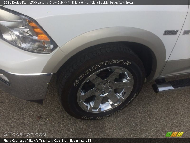 Bright White / Light Pebble Beige/Bark Brown 2011 Dodge Ram 1500 Laramie Crew Cab 4x4