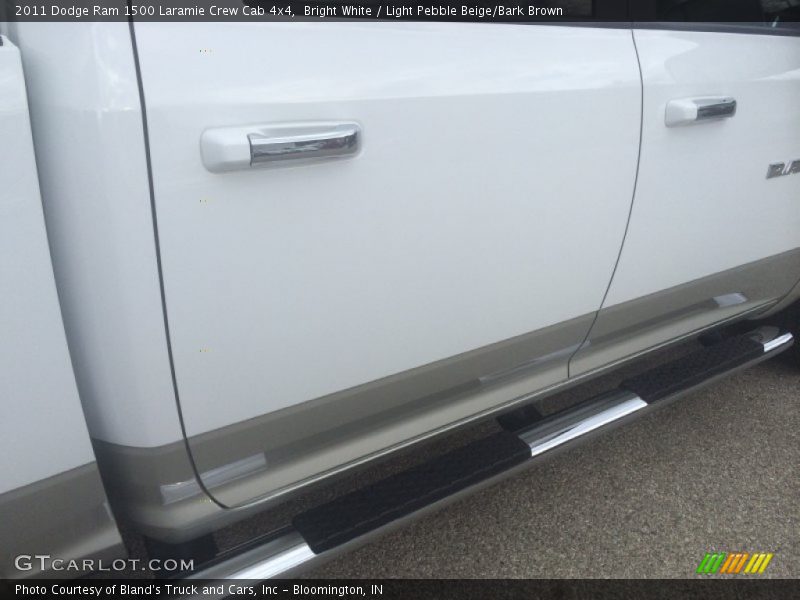 Bright White / Light Pebble Beige/Bark Brown 2011 Dodge Ram 1500 Laramie Crew Cab 4x4